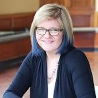 Eva Lewandowski headshot